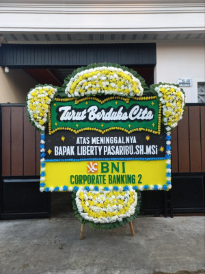 Papan Bunga Duka di Topo