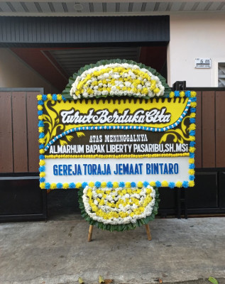 Papan Bunga Duka di Topo