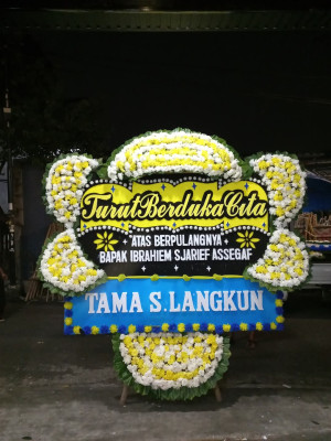 Papan Bunga Duka di Topo